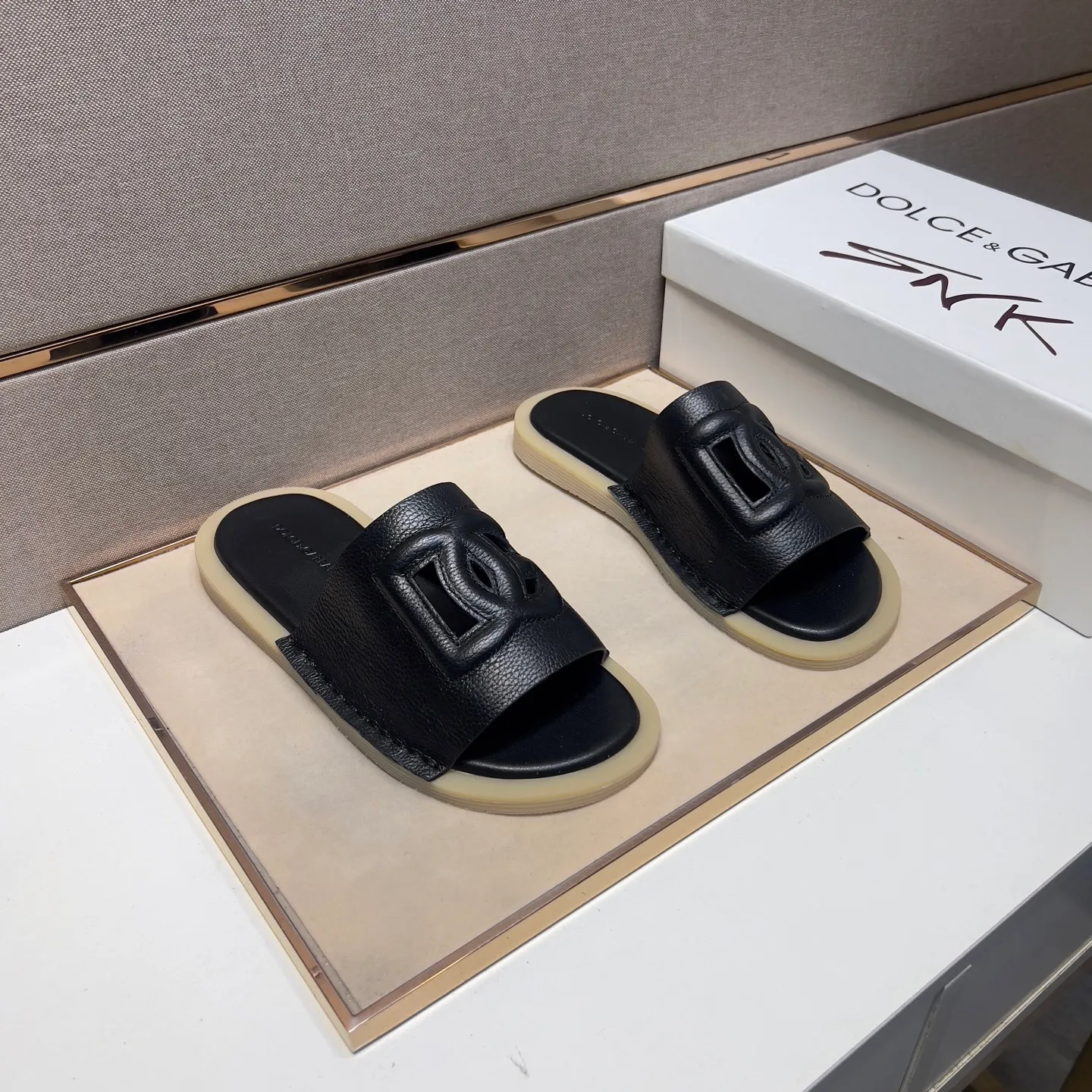 Men's men's shoes 💰pp340【DG～】Men's casual slippers 2025z cabinet sales simultaneously 🔶Size: 38-44#️⃣ 🔷2 colors🔜The upper is made of multi-material splicing➕Genuine leather lining, comfortable and breathable, sole: original comfortable, wear-resistant and non-slip outsole, ⚠️Real thing📱Photographed🎬The real thing is better📢📢📢